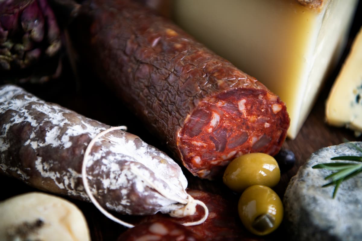 Comment préparer figatelli : astuces, cuisson et recettes corses traditionnelles
