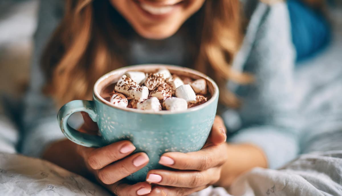 Comment préparer un vrai chocolat chaud riche et onctueux