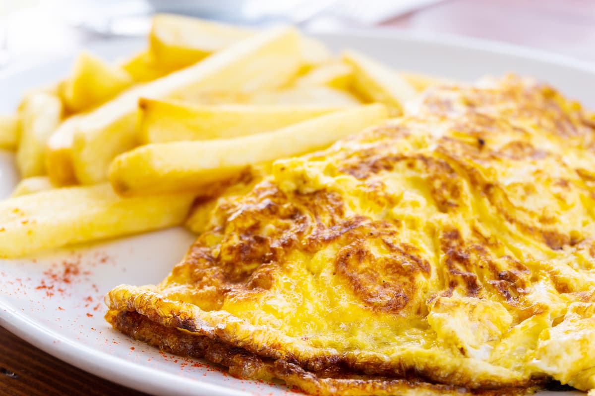 Comment préparer une délicieuse omelette aux pommes de terre à la maison
